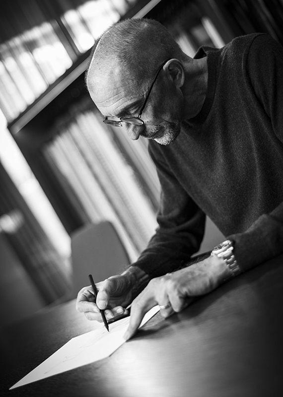 <p>The strategic collaboration between Minotti and Rodolfo Dordoni, architect and designer from Milan, began back in 1997 and ended in 2023, with his untimely passing.</p>

<p>Rationalist architect and professional with a multi-faceted personality, Rodolfo Dordoni met Renato and Roberto Minotti towards the end of the nineties. The Minotti brothers immediately considered Rodolfo Dordoni’s cultural background, professional experience and sensitivity as an interior decorator the ideal basis for forging a strong relationship. The challenge that faced them was to create a new vision of the company.</p>
