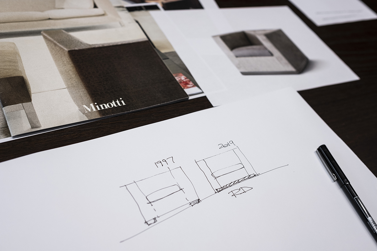 <p>So, in 1997, Rodolfo Dordoni presented his first collection of seats, tables and coffee tables, including&nbsp;<strong>Suitcase</strong>, the iconic cubic armchair freely inspired by the world of fashion and luggage-making. A successful design, it was anti-conventional and rigorous, marking the beginning of a consolidated relationship that went on to span more than twenty years.</p>
